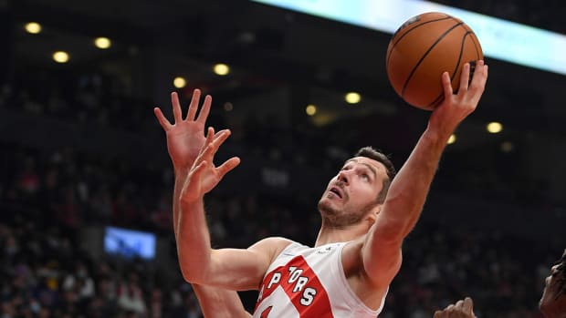 Goran Dragić with attempting a layup.